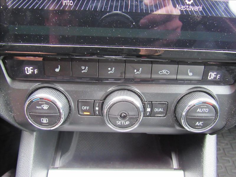 Škoda Octavia 2,0 TDI 110kW DSG Combi - fotka 20 z 31