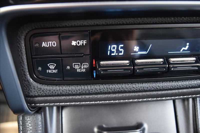 Toyota Auris 1,2 i 85KW XENONY AUTOMAT ALU - fotka 45 z 55