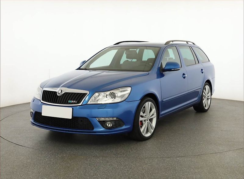 Škoda Octavia (2010) RS 2.0 TSI, Navi, Xenony - fotka 2 z 12