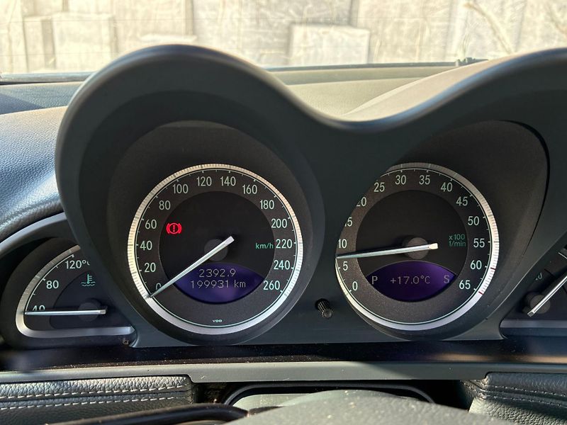 Mercedes-Benz SL (2002) 5.0 V8, 225KW - fotka 24 z 31