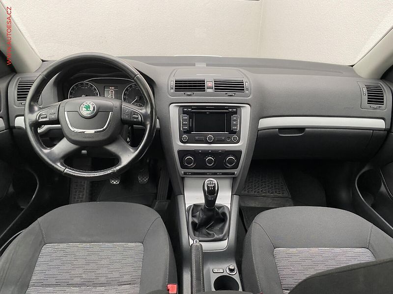 Škoda Octavia (2012) 1.6TDi, AC, temp - fotka 8 z 18