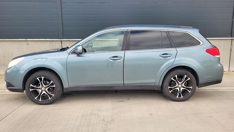 Subaru Legacy 2,5i 4x4 123 KW - fotka 5 z 24