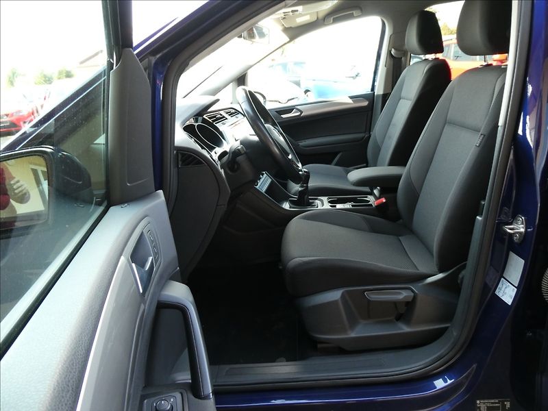 Volkswagen Touran 1,2 TSi 81kW 7.míst, NAVI - fotka 21 z 39