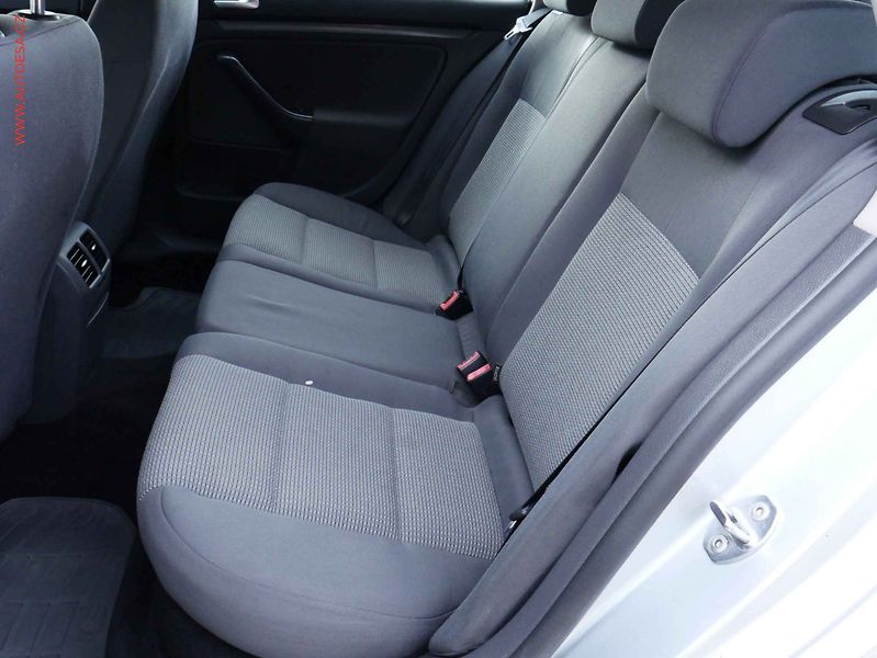 Volkswagen Golf (2009) 1.6i, 2.maj, AC - fotka 10 z 14