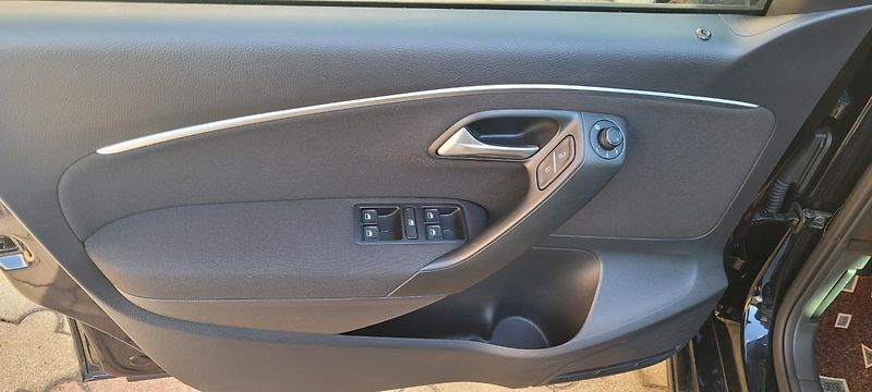 Volkswagen Polo (2016) 1,2TSi 81kW R-Line Highline - fotka 42 z 51