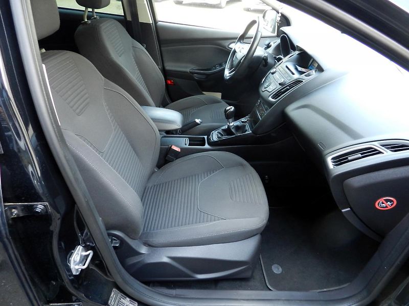 Ford Focus 1.0 EcoBoost 92 kW - fotka 6 z 13
