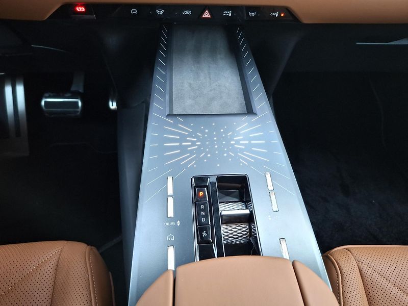 DS Automobiles DS N°8 (2026) ETOILE 350 k AWD LONG RANGE    - fotka 34 z 47