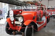 Jedním z nejznámějších vozů české hasičské historie je díky filmu Jak dostat tatínka do polepšovny Praga Grand s nástavbou Ebert