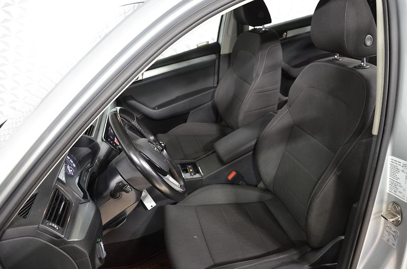 Škoda Superb (2018) 2.0TDi 110kw Ambition - fotka 10 z 18