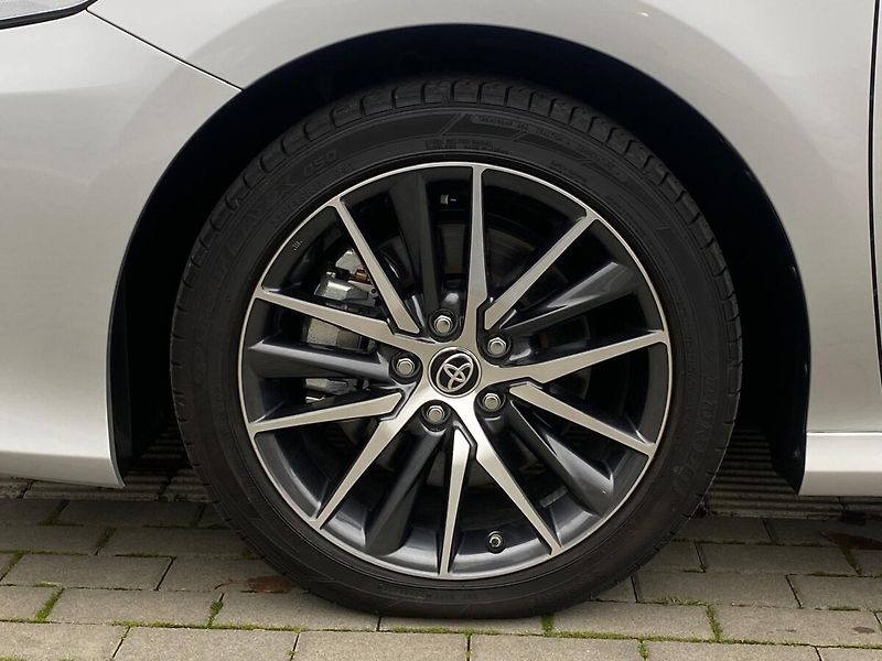 Toyota Camry 2,5 Hybrid  Executive VIP - fotka 11 z 33