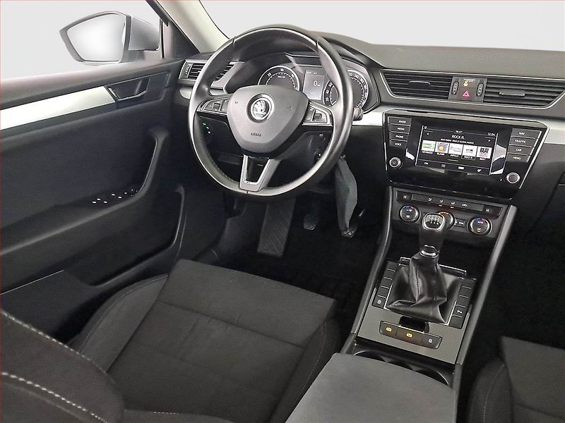 Škoda Superb (2015) 2.0 TDI, Navi, Bi-Xenony - fotka 7 z 19