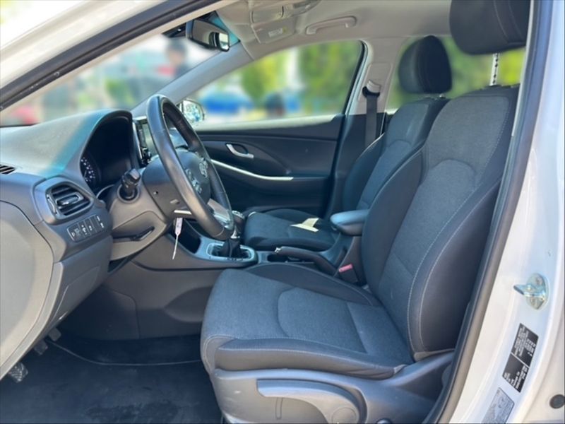 Hyundai i30 1,5 T-GDI Smart 5d - fotka 7 z 11