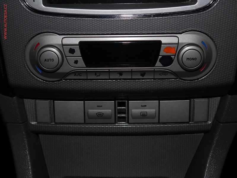 Ford Focus (2008) 2.0i, Klima - fotka 14 z 14