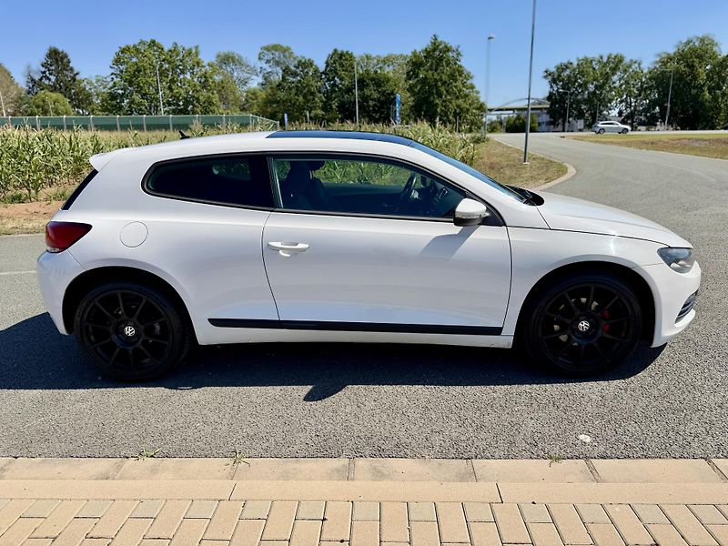 Volkswagen Scirocco 1.4 TSI 90KW PANORAMA ROZVODY - fotka 6 z 37