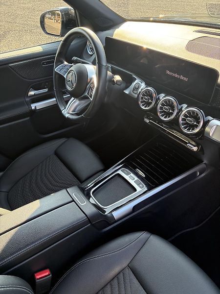 Mercedes-Benz GLB (2024) 200d 4MATIC - fotka 8 z 17