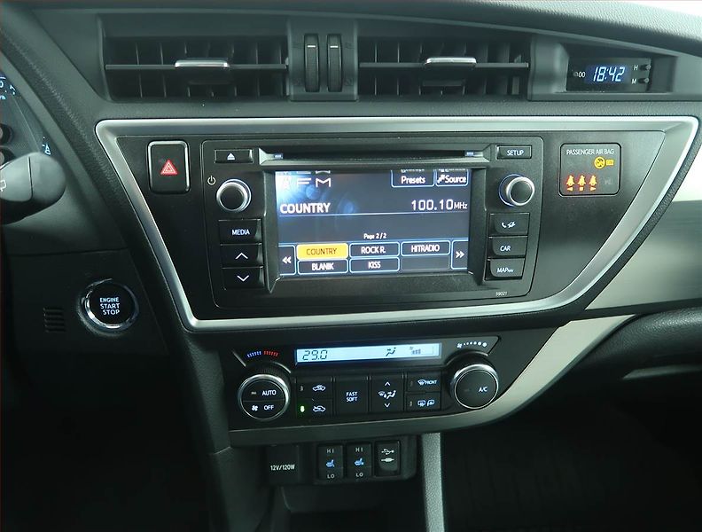 Toyota Auris (2013) 1.6 Valvematic, ČR,1.maj - fotka 12 z 15