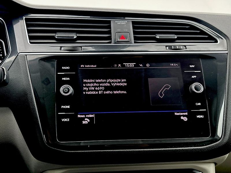 Volkswagen Tiguan Elegance DSG - fotka 25 z 28