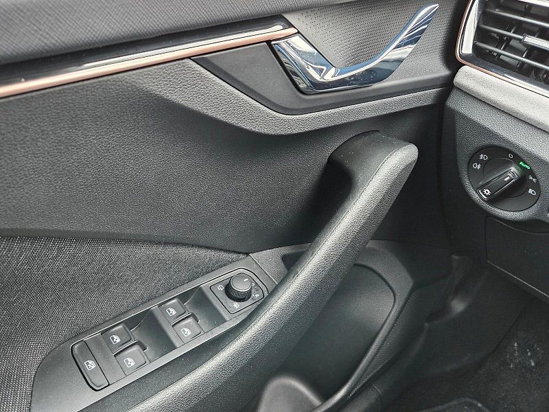 Škoda Kamiq (2024) TOP SELECTION TSI 85/1.0 A7F - fotka 12 z 28