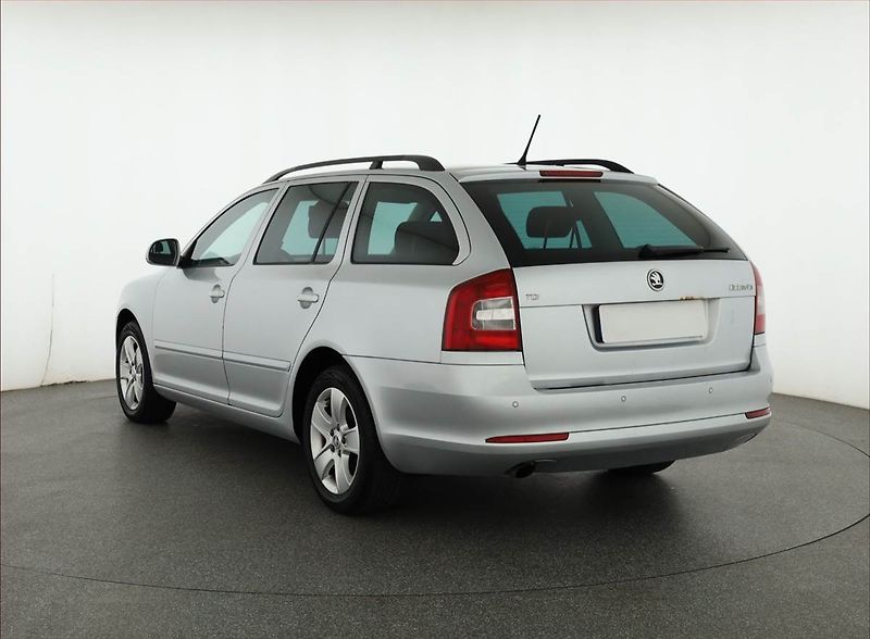 Škoda Octavia (2011) 1.6 TDI, nová STK - fotka 4 z 13