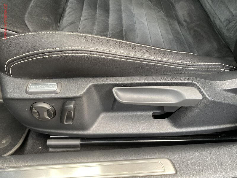 Volkswagen Passat (2020) 2.0 TDi, Elegance, DSG, LED - fotka 14 z 19