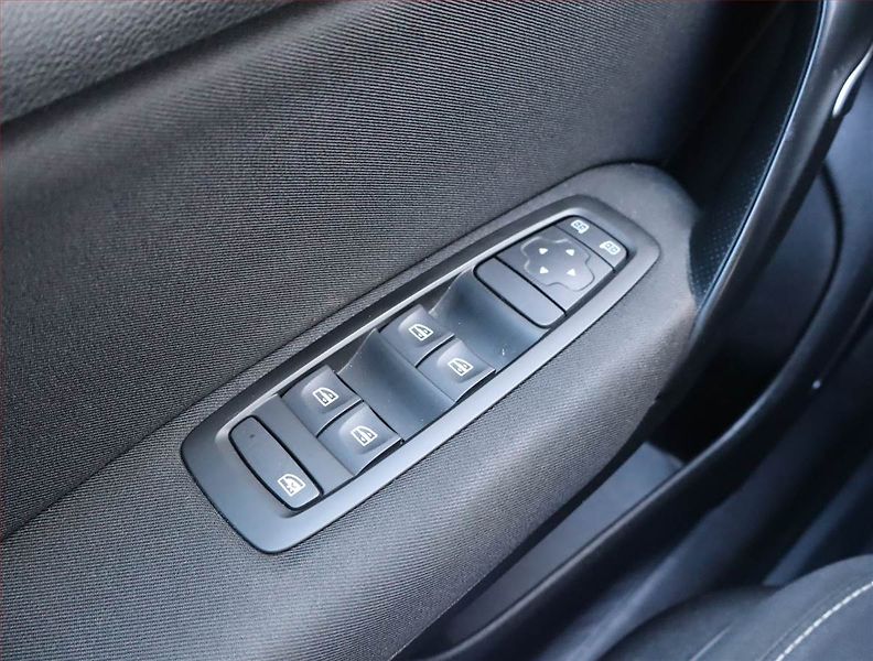 Renault Mégane (2017) 1.5 dCi, Tempomat - fotka 13 z 15