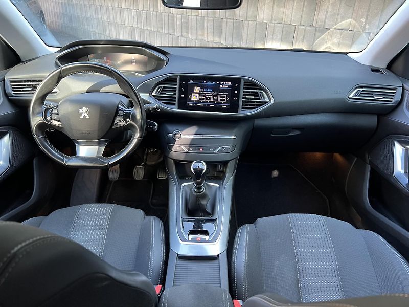 Peugeot 308 SW 1.5 BlueHDi 96 kW - fotka 9 z 17