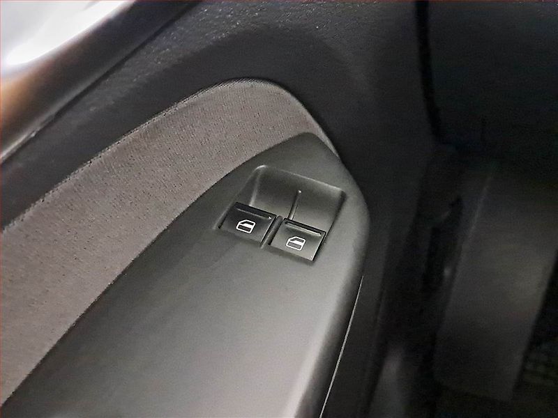 Volkswagen Caddy (2012) 1.6 TDI, 5Míst, ČR - fotka 15 z 15