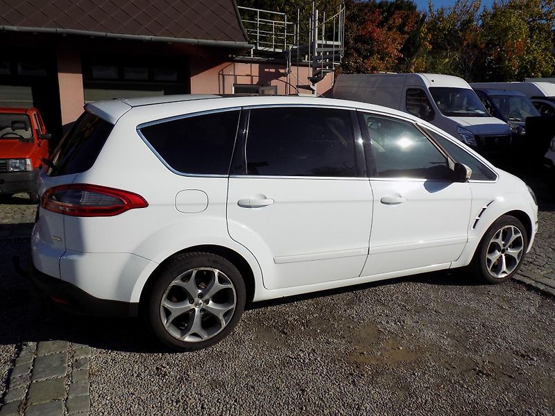 Ford S-MAX 2,0  TDCI 103KW TITAN FACELIFT - fotka 8 z 47
