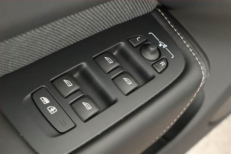 Volvo XC60 (2023) B4 AWD - fotka 24 z 25