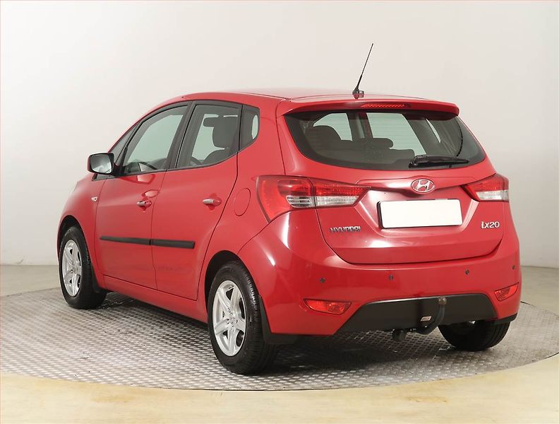 Hyundai ix20 (2014) 1.4 CVVT, Park. senzory - fotka 4 z 16