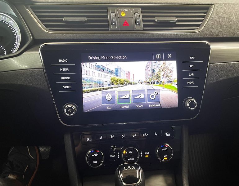 Škoda Superb 2.0 TDI, 110 KW, STYLE, DSG - fotka 20 z 31