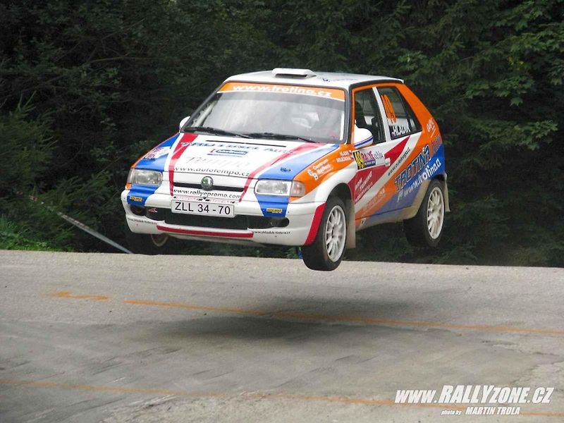 Jiří Hladík se svým zbrusu novým vozem Renault Clio Rally5 Phase II.