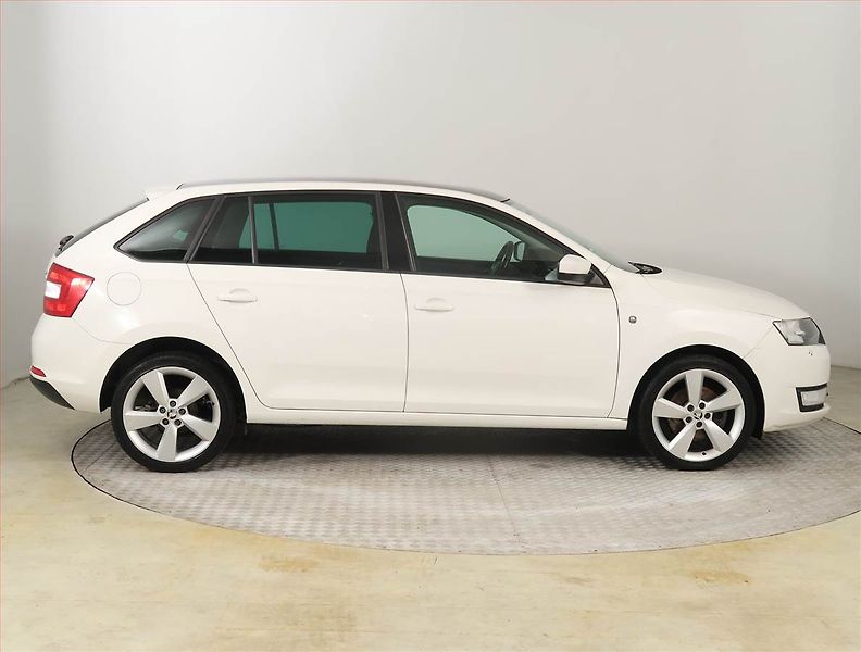 Škoda Rapid (2014) Spaceback 1.2 TSI, Serv.kniha - fotka 6 z 17