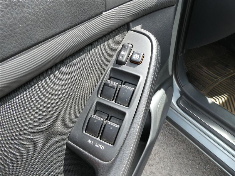 Toyota Avensis 1,8 16V 95kW závěs,digi.klima - fotka 28 z 32