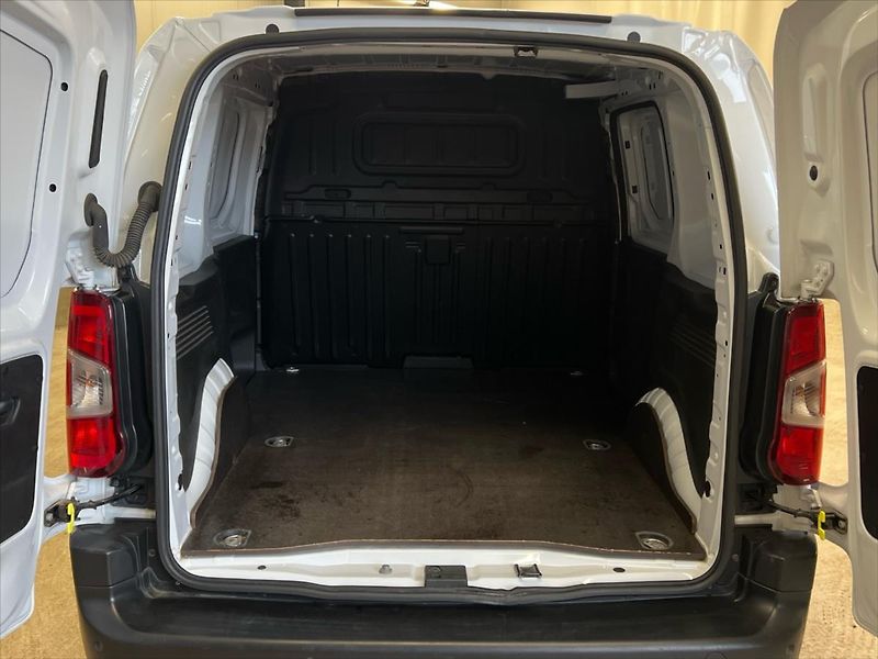 Toyota ProAce City 1,5 D-4D 75kW ACTIVE - fotka 14 z 22