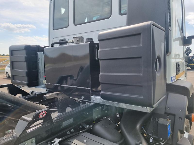 Iveco Eurocargo 180E28 KONTEJNER 10T BÍLÁ - fotka 9 z 26