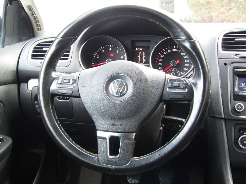 Volkswagen Golf (2012) 1.2 TSI 77kW - fotka 15 z 33