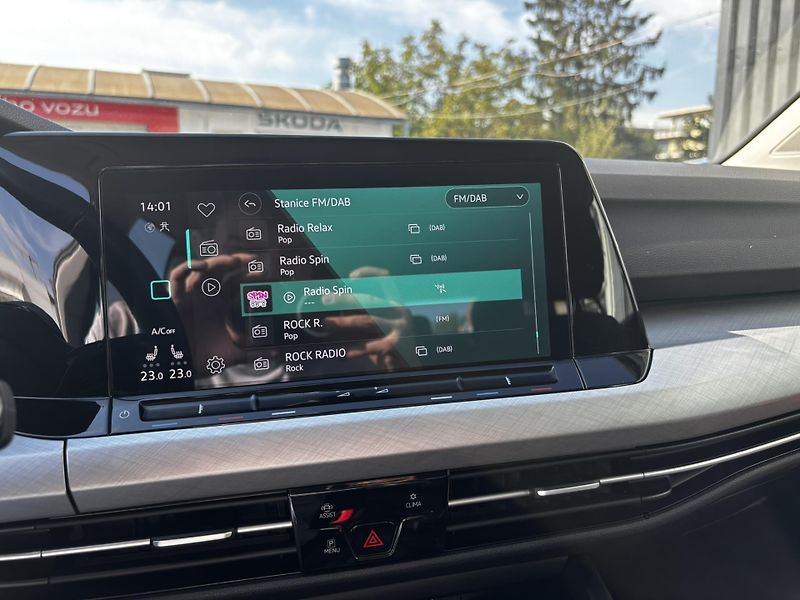 Volkswagen Golf Variant (2024)  Life 1.5 eTSI - fotka 6 z 12
