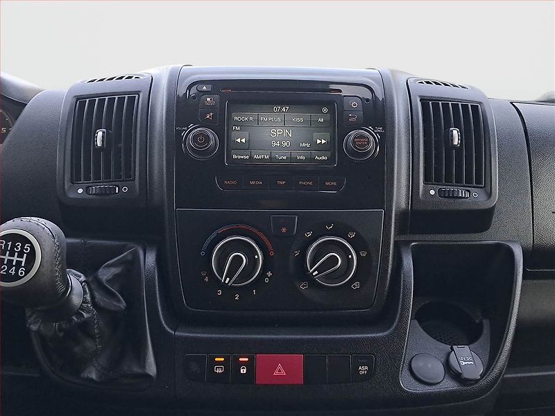Peugeot Boxer (2019) 2.2 BlueHDi, Bus, 6Míst, ČR - fotka 12 z 17