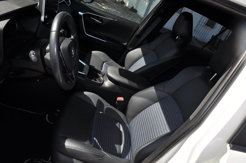 Toyota RAV4 2.5 Hybrid 131kW 4x4 Kůže - fotka 7 z 21