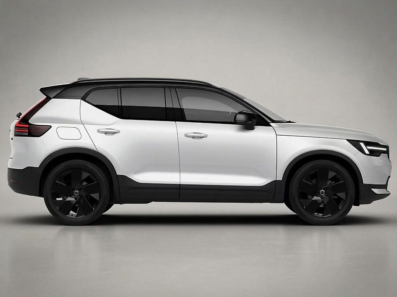 Volvo XC40 (2026) B4 ULTRA BLACK EDITION - fotka 6 z 16