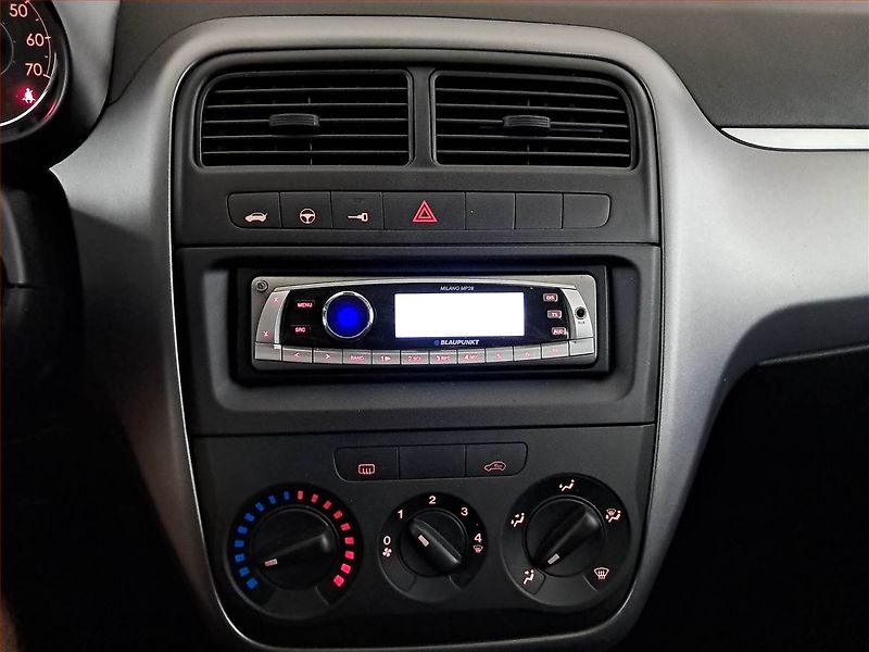 Fiat Punto (2010) 1.2, ČR,1.maj, nová STK - fotka 12 z 14