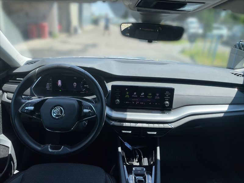 Škoda Octavia 2,0 TDI Ambition 4x4 DSG - fotka 9 z 11