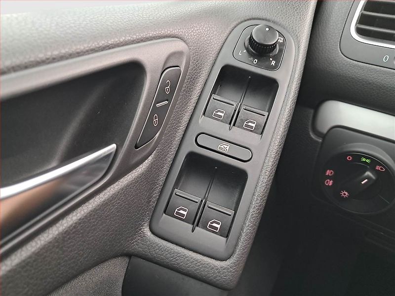 Volkswagen Golf (2010) 1.6 TDI, Tempomat - fotka 16 z 16