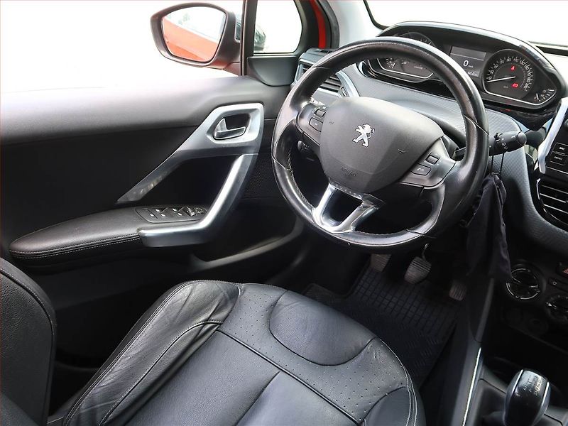 Peugeot 208 (2016) Style 1.2 PureTech, Navi - fotka 7 z 17