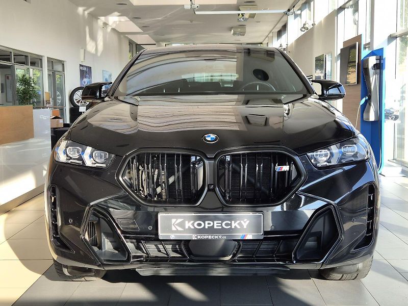 BMW X6 M60i xDrive - fotka 2 z 40