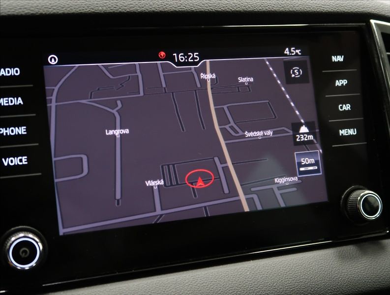 Škoda Karoq 1,5 TSI ČR 1. MAJ NAVI 2x ALU - fotka 27 z 45