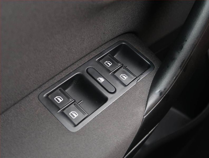 Volkswagen Polo (2011) 1.2 12V, Tempomat - fotka 15 z 17