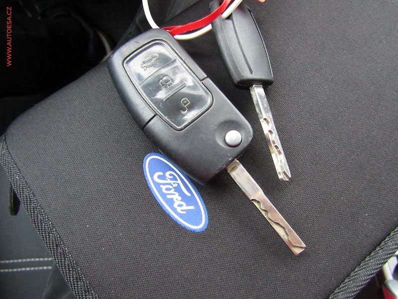Ford Focus (2009) 1.6 TDCi, Klima - fotka 16 z 16