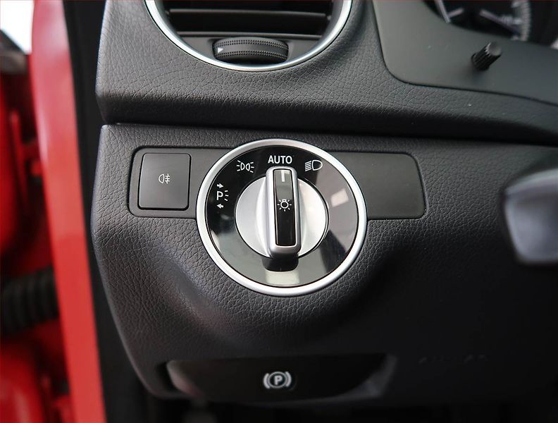 Mercedes-Benz Třídy C (2012) C 200 CDI, Navi, Xenony - fotka 17 z 20